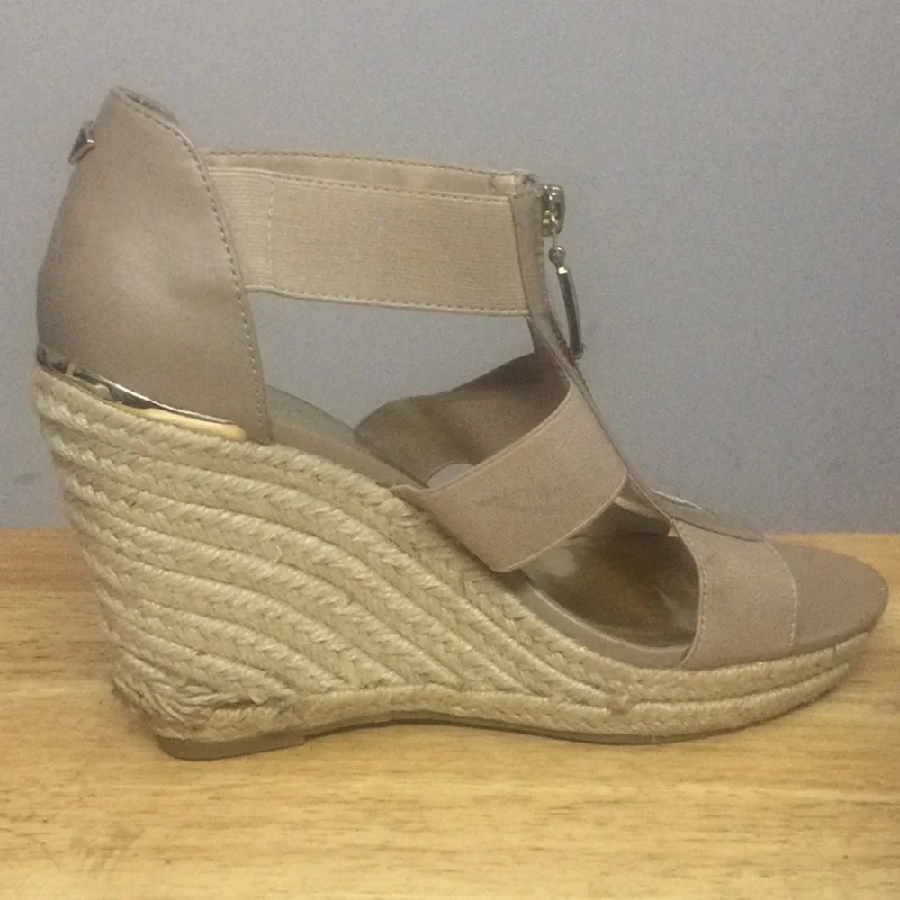 🌞 Guess Lauren wedge heels beige gold zip up front 4” high women shoe size 8
